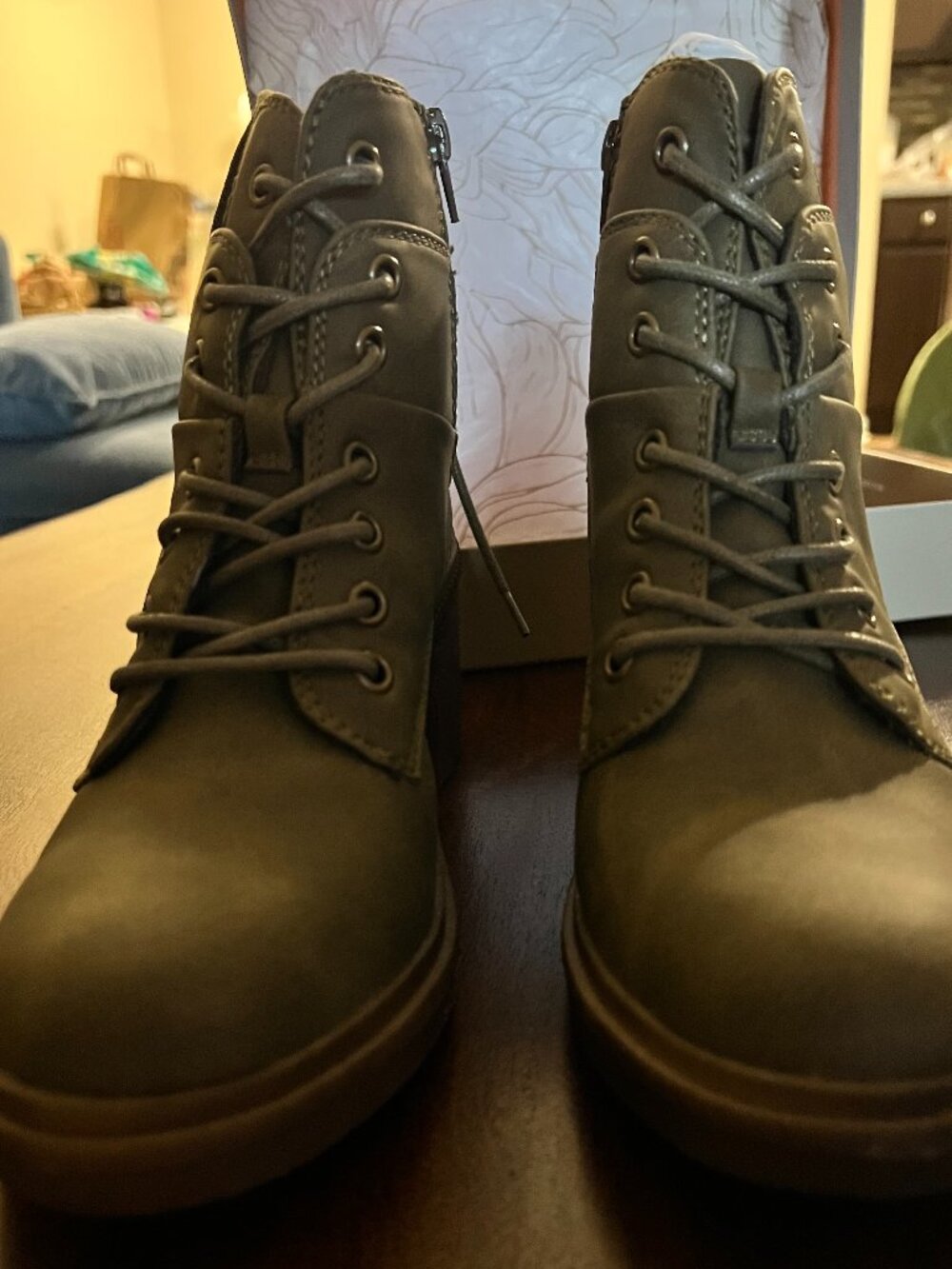 Crown Vintage Chandler Womenโs Olive Lace-Up Block Heel Ankle Boots Size 8M